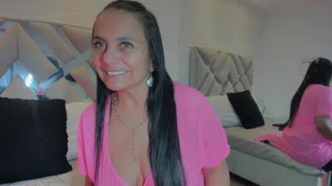 Snapshot of raquel_moore chatting on March 10, 2025, 11:38 pm Raquel Moore online show from March 10, 2025, 11:38 pm