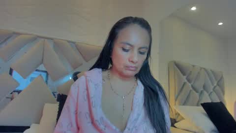 Snapshot of raquel_moore chatting on March 12, 2025, 11:42 am Raquel Moore online show from March 12, 2025, 11:42 am
