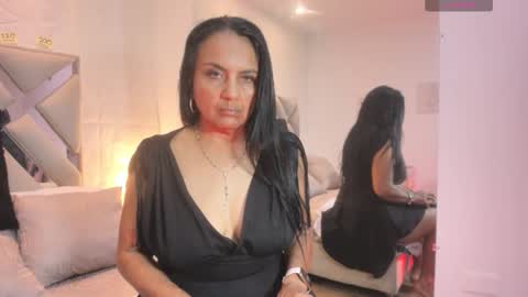 Snapshot of raquel_moore chatting on September 24, 2025, 12:19 pm Raquel Moore online show from September 24, 2025, 12:19 pm