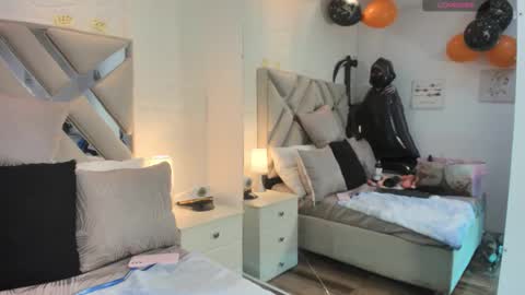 Snapshot of raquel_moore chatting on October 15, 2025, 12:16 pm Raquel Moore online show from October 15, 2025, 12:16 pm