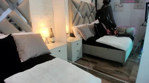 Snapshot of raquel_moore chatting on October 27, 2025, 11:47 am Raquel Moore online show from October 27, 2025, 11:47 am