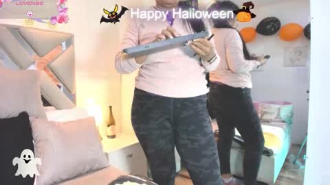 Snapshot of raquel_moore chatting on November 1, 2025, 10:28 am Raquel Moore online show from November 1, 2025, 10:28 am