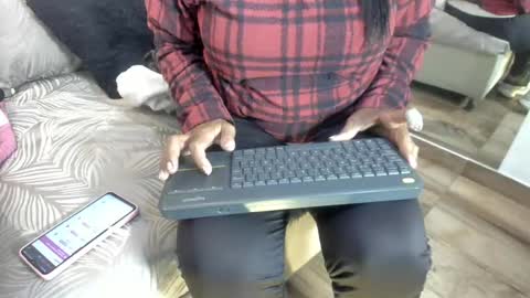 Snapshot of raquel_moore chatting on February 11, 2026, 12:32 pm Raquel Moore online show from February 11, 2026, 12:32 pm