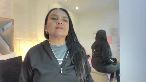 Raquel Moore  online show from March 9, 2026, 12:42 pm