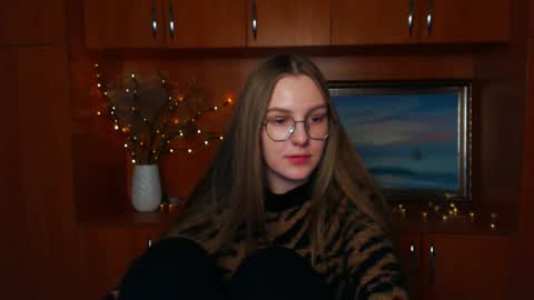 raspberry0101 online show from December 13, 2024, 6:27 pm