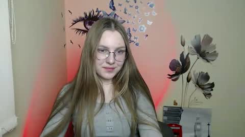 raspberry0101 online show from December 17, 2024, 9:49 pm