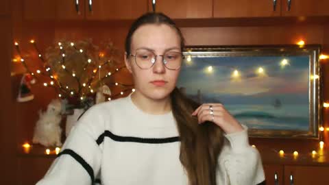 raspberry0101 online show from December 25, 2024, 8:17 pm