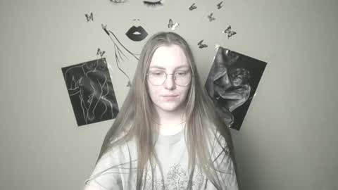 raspberry0101 online show from January 7, 2025, 5:31 pm