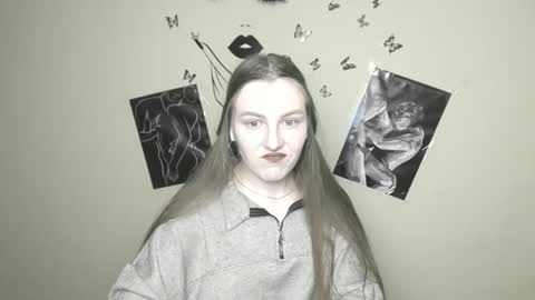 raspberry0101 online show from January 17, 2025, 3:53 pm