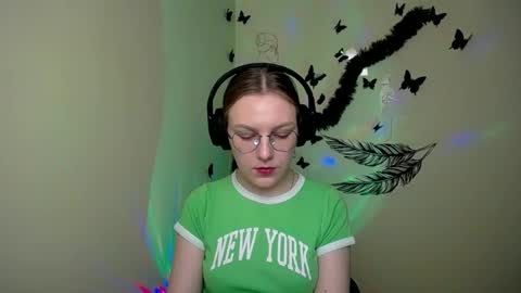 raspberry0101 online show from February 4, 2025, 7:18 am