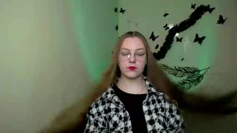 raspberry0101 online show from February 7, 2025, 2:04 pm