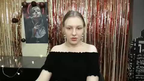 raspberry0101 online show from February 11, 2025, 1:41 pm