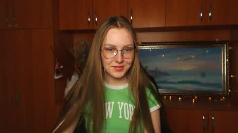 raspberry0101 online show from February 25, 2025, 4:42 pm