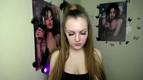 raspberry0101 online show from September 19, 2025, 12:28 pm