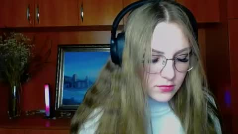 raspberry0101 online show from November 27, 2025, 9:00 am