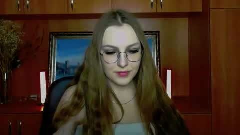 raspberry0101 online show from December 3, 2025, 2:26 pm