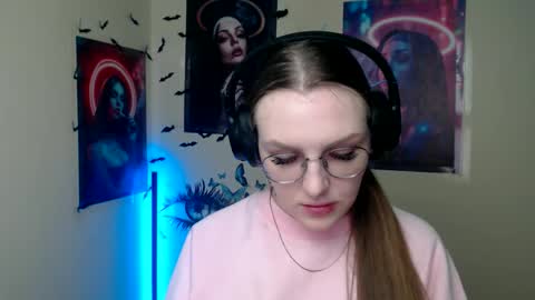 raspberry0101 online show from December 14, 2025, 1:16 pm