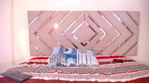 RAVEN FOXTER online show from December 13, 2025, 7:53 pm