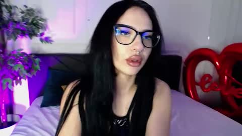 Raven Foxxy online show from March 4, 2026, 7:03 am