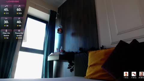 Snapshot of raven_foxxy chatting on April 27, 2026, 5:49 am Raven Foxxy online show from April 27, 2026, 5:49 am