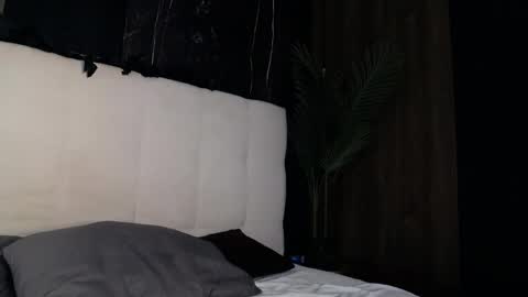 Snapshot of raven_foxxy chatting on May 16, 2026, 5:59 am Raven Foxxy online show from May 16, 2026, 5:59 am