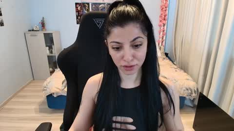 raven_haired_goddess online show from April 9, 2026, 7:47 am