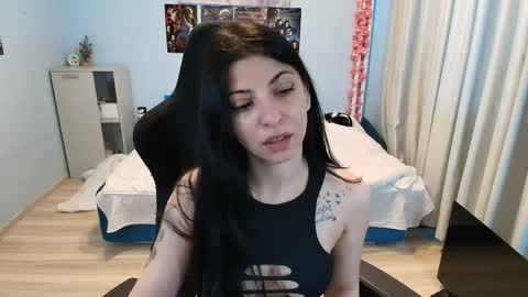 raven_haired_goddess online show from May 18, 2026, 7:14 am