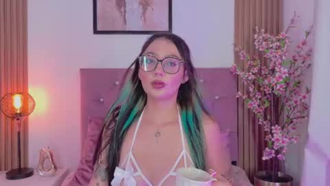 Snapshot of ravena_queen chatting on July 18, 2026, 1:32 am ravena_queen online show from July 18, 2026, 1:32 am