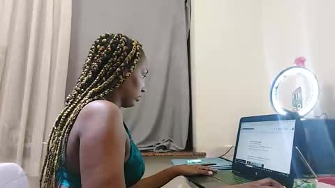 ravenbby online show from May 14, 2026, 4:47 pm