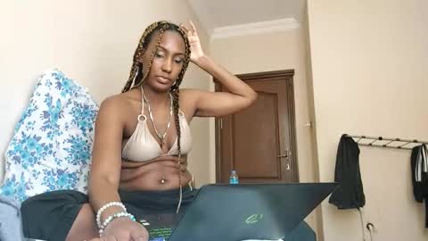 ravenbby online show from May 17, 2026, 12:01 pm