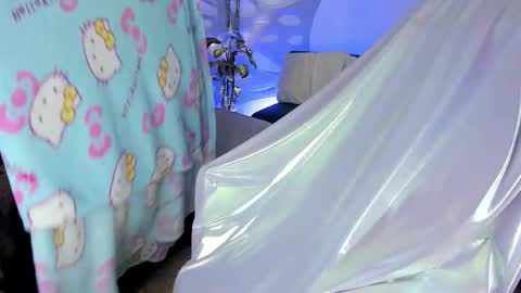 Snapshot of ravencollen chatting on October 17, 2025, 8:33 pm ravencollen online show from October 17, 2025, 8:33 pm