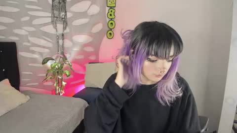 Snapshot of ravencollen chatting on October 19, 2025, 12:28 pm ravencollen online show from October 19, 2025, 12:28 pm