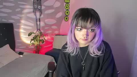 Snapshot of ravencollen chatting on October 20, 2025, 2:06 pm ravencollen online show from October 20, 2025, 2:06 pm