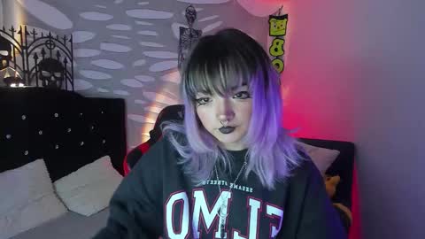 Snapshot of ravencollen chatting on October 21, 2025, 12:28 pm ravencollen online show from October 21, 2025, 12:28 pm