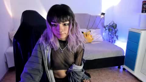 Snapshot of ravencollen chatting on November 3, 2025, 12:39 pm ravencollen online show from November 3, 2025, 12:39 pm