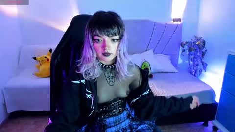 Snapshot of ravencollen chatting on November 5, 2025, 1:55 pm ravencollen online show from November 5, 2025, 1:55 pm