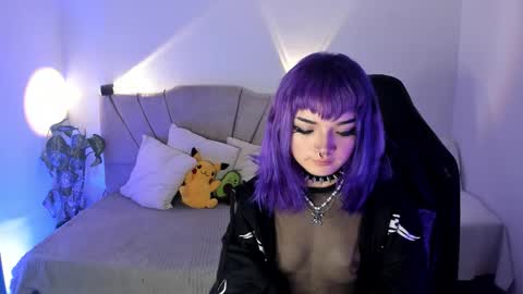 Snapshot of ravencollen chatting on November 18, 2025, 12:31 pm ravencollen online show from November 18, 2025, 12:31 pm