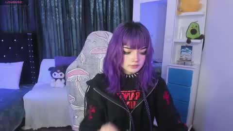 Snapshot of ravencollen chatting on February 17, 2026, 5:41 pm ravencollen online show from February 17, 2026, 5:41 pm