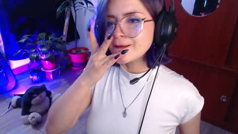 Snapshot of raventh_ chatting on February 5, 2026, 2:05 am raventh_ online show from February 5, 2026, 2:05 am