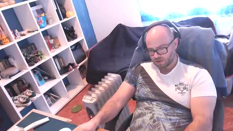 ravingr3d3 online show from February 26, 2025, 12:14 pm