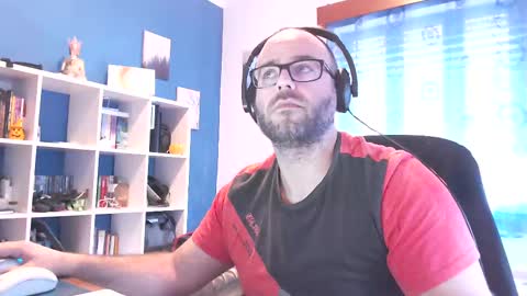 ravingr3d3 online show from March 7, 2025, 12:12 pm