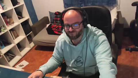 ravingr3d3 online show from March 12, 2025, 11:54 pm