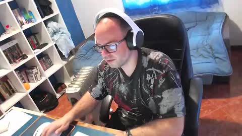 ravingr3d3 online show from March 31, 2026, 8:04 am