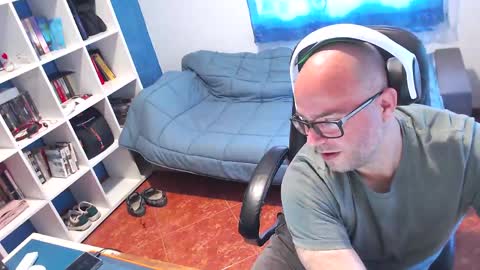 Snapshot of ravingr3d3 chatting on April 27, 2026, 10:02 am ravingr3d3 online show from April 27, 2026, 10:02 am