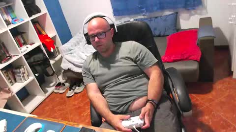 Snapshot of ravingr3d3 chatting on May 21, 2026, 8:49 pm ravingr3d3 online show from May 21, 2026, 8:49 pm