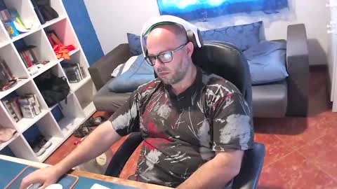 Snapshot of ravingr3d3 chatting on May 27, 2026, 8:33 am ravingr3d3 online show from May 27, 2026, 8:33 am