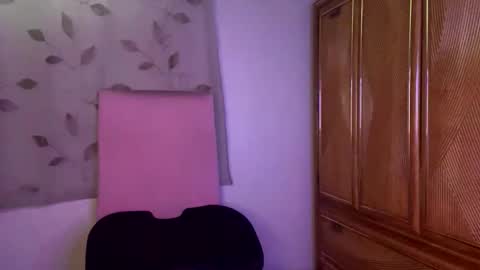 Snapshot of rayemillian chatting on May 22, 2026, 4:45 pm Raye Millian online show from May 22, 2026, 4:45 pm