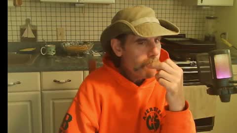 Ray online show from November 1, 2025, 8:55 pm