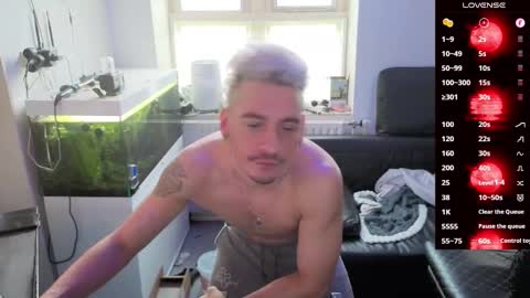 Rayzel online show from February 16, 2026, 1:18 pm