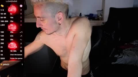 Snapshot of rayzel_white chatting on April 27, 2026, 7:23 pm Rayzel White online show from April 27, 2026, 7:23 pm